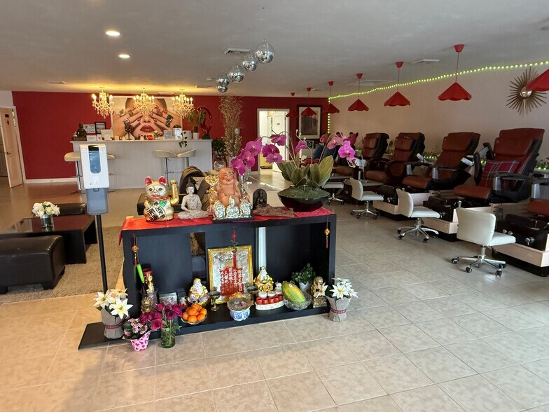 More Photos Of 160 - A Macarthur Blvd, Buzzards Bay Freestanding For Lease