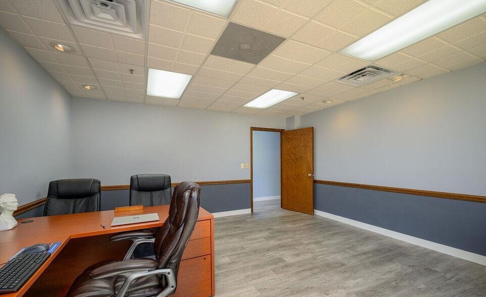 More Photos Of 456 Fulton St, Peoria Office For Sale