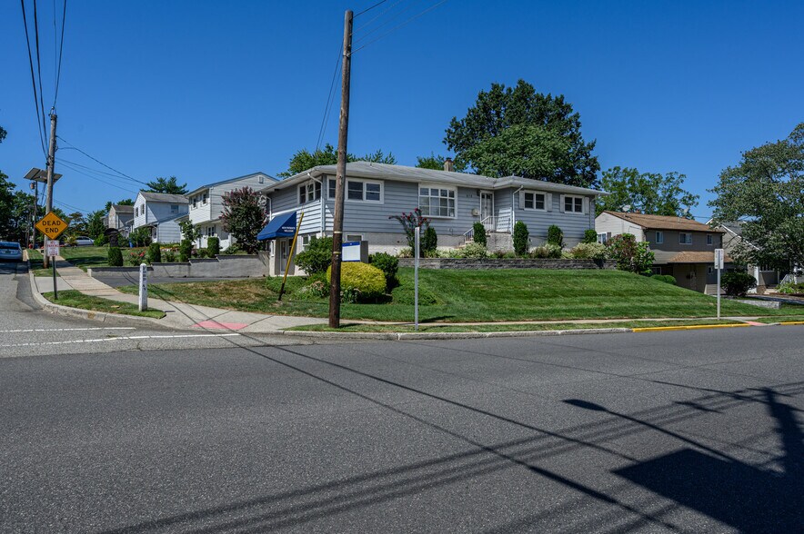 More Photos Of 373 Ford Ave, Fords Medical For Sale
