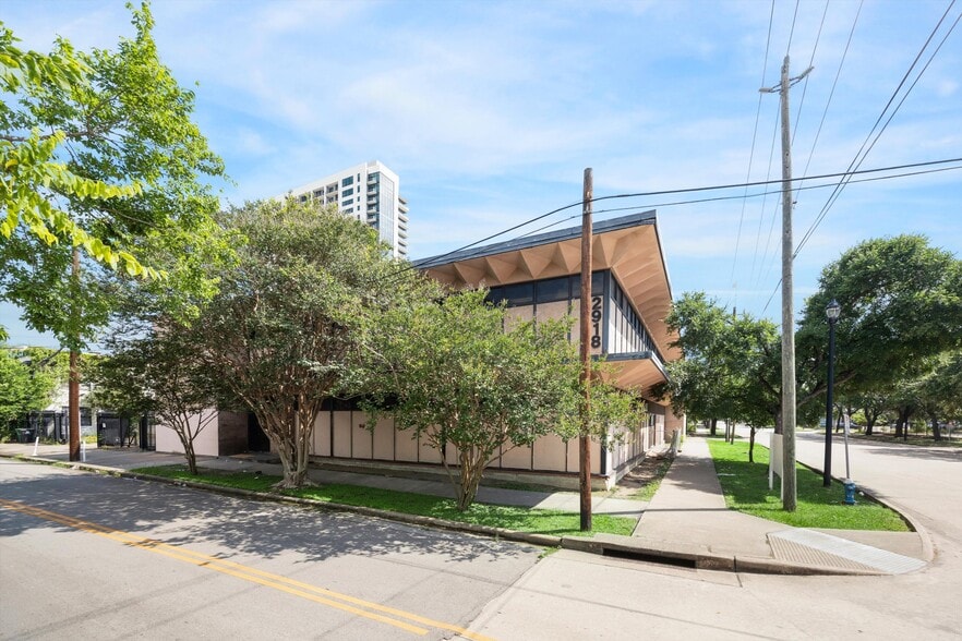 More Photos Of 2918 San Jacinto St, Houston Medical For Sale