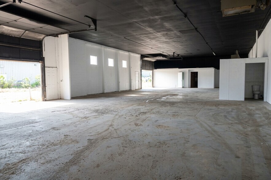 More Photos Of 6071 Branch Hill Guinea Rd, Milford Warehouse For Lease