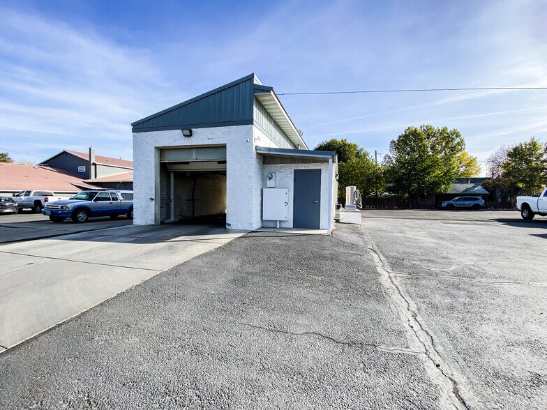 More Photos Of 2450 10th St, Baker City Carwash For Sale