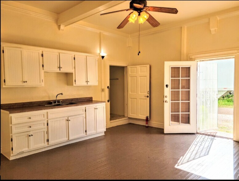 More Photos Of 97 Center Ave, Bisbee Restaurant For Sale