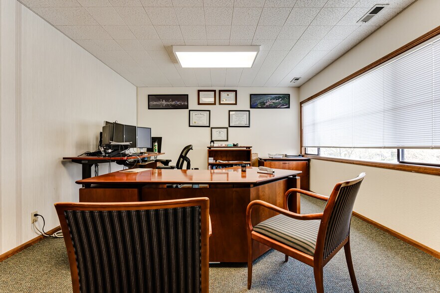 More Photos Of 1976 Garden Ave, Eugene Office For Sale