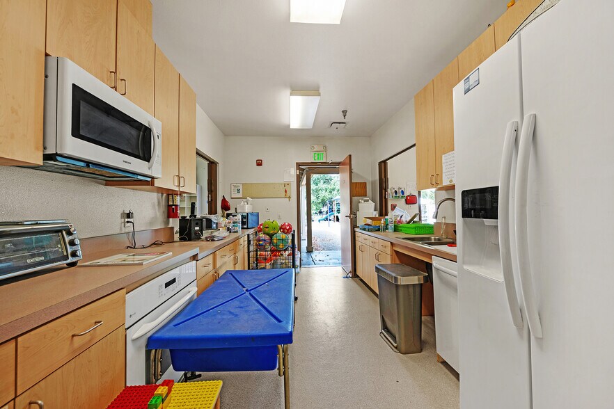 More Photos Of 4930 Newanga Ave, Santa Rosa Religious Facility For Lease
