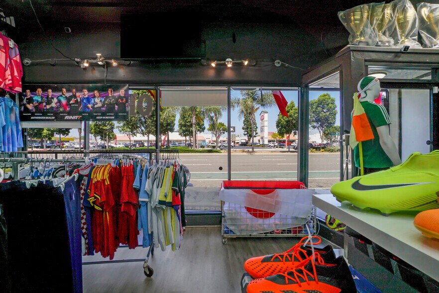 More Photos Of 11850 Hawthorne Blvd, Hawthorne Storefront Retail Residential For Sale