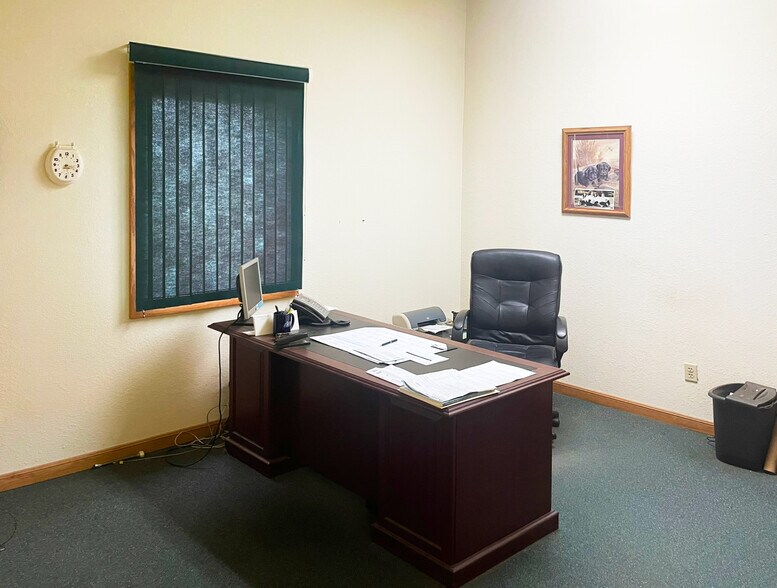 More Photos Of 15675 Morris Industrial Dr, Schoolcraft Industrial For Sale