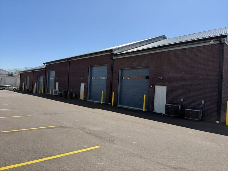 More Photos Of 8000 Hardy Way, Sellersburg Light Distribution For Sale