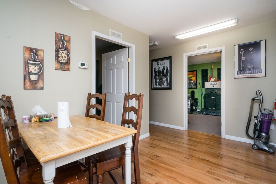 More Photos Of 13761 116 Ave, Surrey Flex For Lease