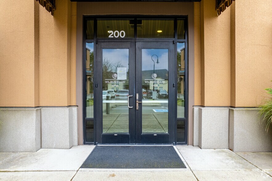 More Photos Of 2001 SE Columbia River Dr, Vancouver Office For Lease