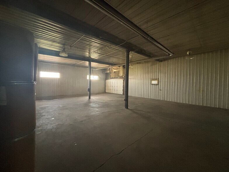 More Photos Of 1814 E Ave NE, Cedar Rapids Warehouse For Lease