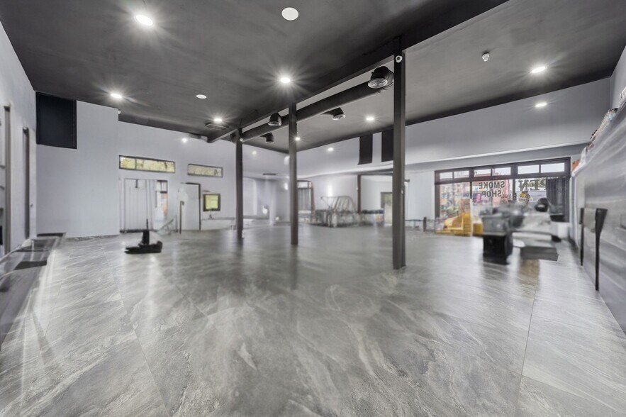 More Photos Of 2692 Imperial Ave, San Diego Storefront For Sale