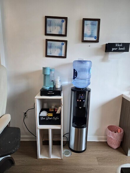 More Photos Of 2655 N Cobb Pky, Kennesaw Storefront For Lease