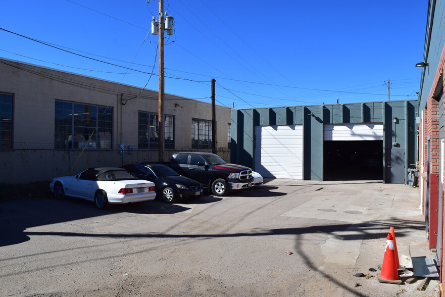 Primary Photo Of 4695 S Windermere St, Englewood Warehouse For Lease