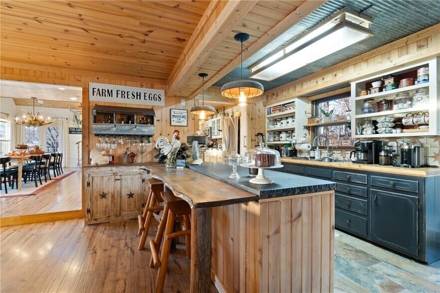 More Photos Of 1387 County Road 306, Berryville Hospitality For Sale