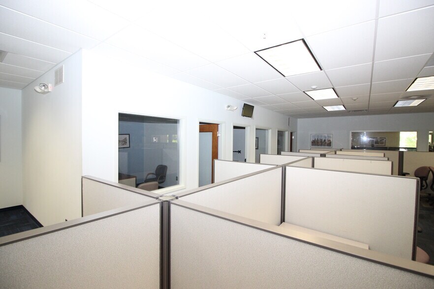 More Photos Of 455 Maryland Dr, Fort Washington Light Manufacturing For Sale