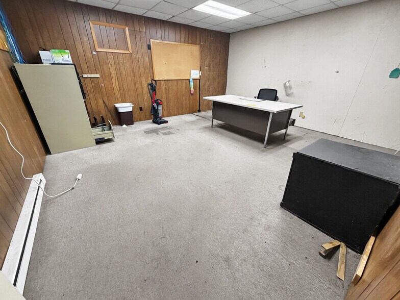 More Photos Of 425 Camden Rd, Huntington Drugstore For Sale