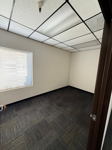 More Photos Of 7979-7989 Vickers St, San Diego Flex For Lease