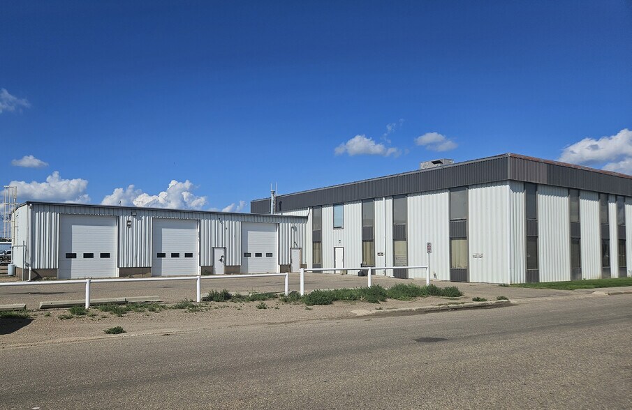 More Photos Of 303 8 St E, Brooks Office For Sale