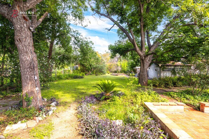 More Photos Of 514 Paris St, Castroville Storefront Retail Office For Sale