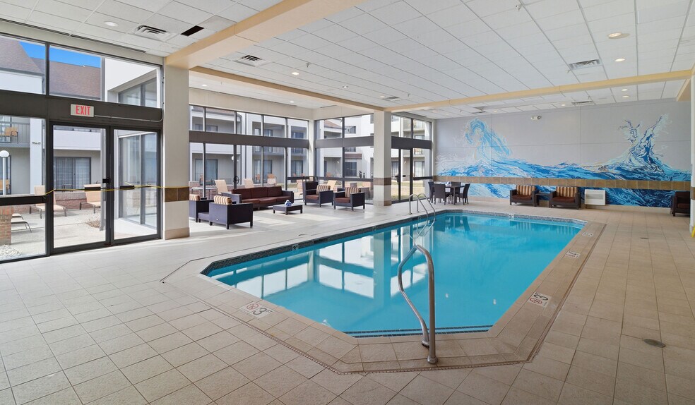 More Photos Of 100 West Algonquin Rd, Arlington Heights Hotel For Sale