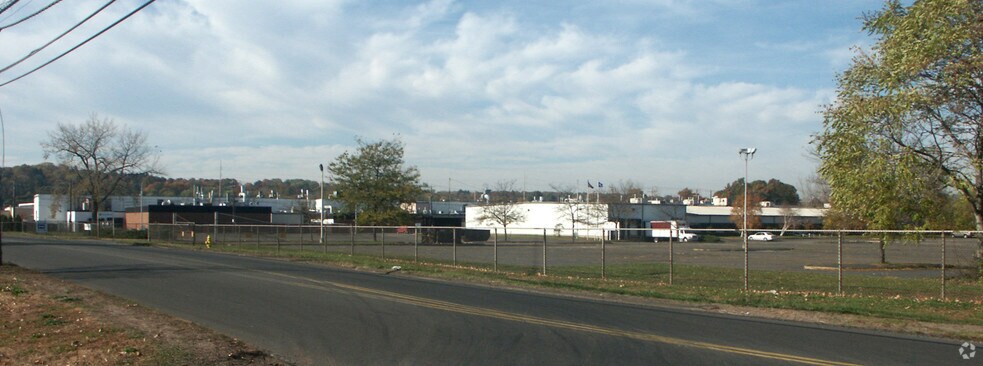More Photos Of 400 Sackett Point Rd, North Haven Manufacturing For Lease