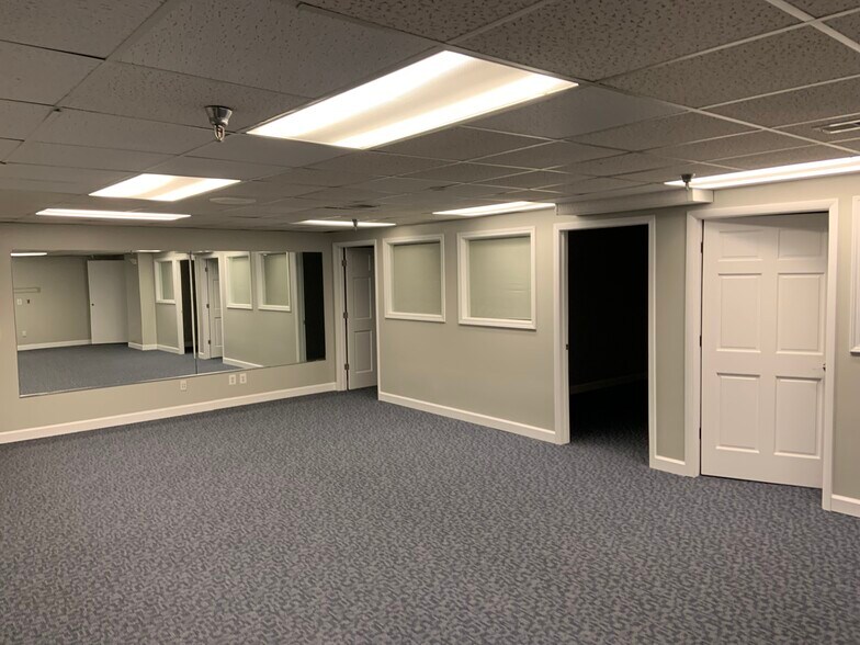 More Photos Of 1640 Axtell Dr, Troy Medical For Lease