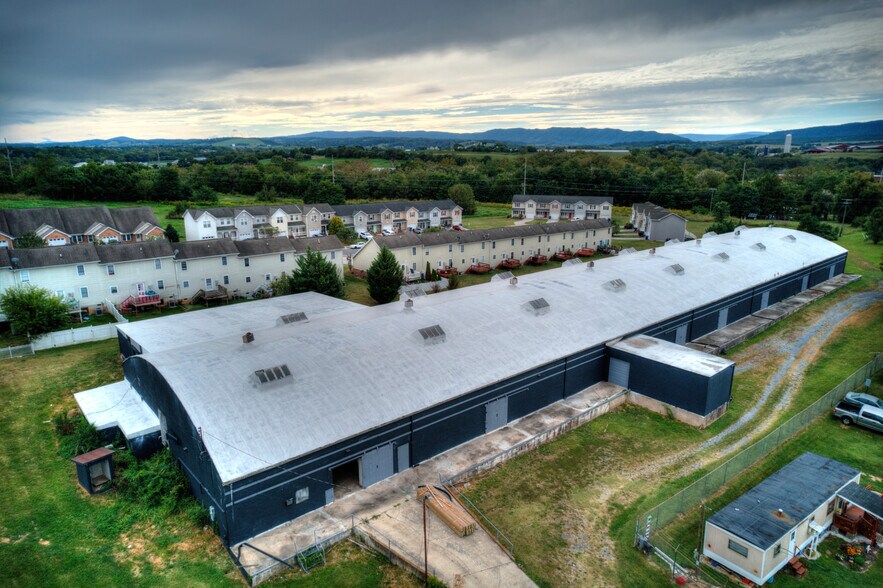 More Photos Of 110 McCauley Dr, Timberville Warehouse For Lease