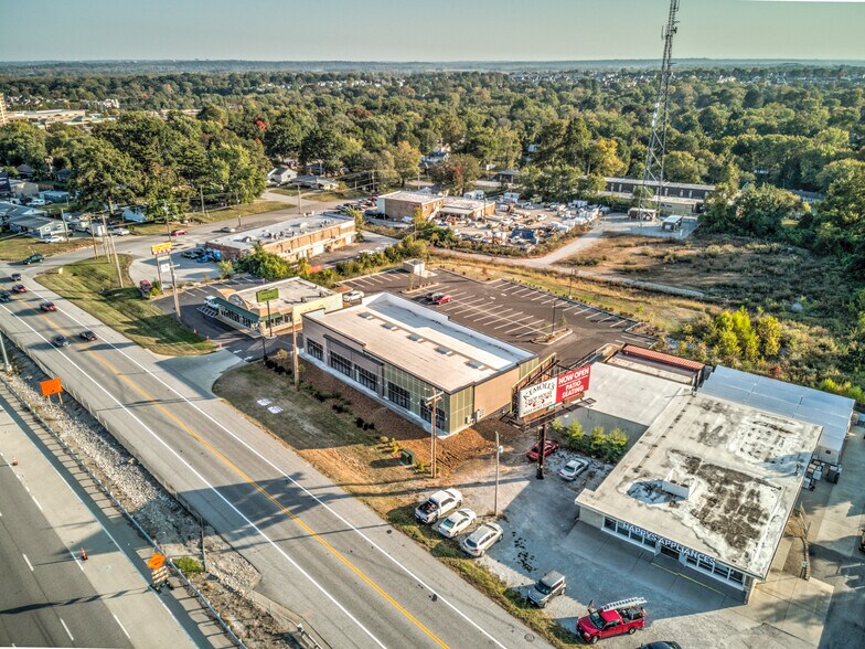 More Photos Of 1560 Veterans Memorial Pkwy, Saint Charles Unknown For Lease