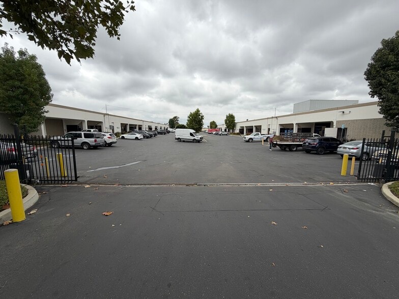 More Photos Of 17101-17121 Central Ave, Carson Warehouse For Lease