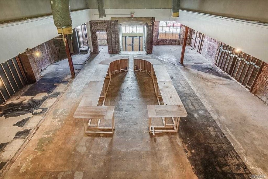 More Photos Of 147 S Wellwood Ave, Lindenhurst Restaurant For Lease