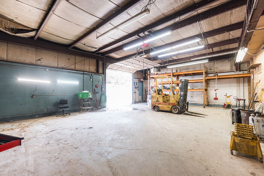 More Photos Of 560 S River St, Batavia Warehouse For Sale