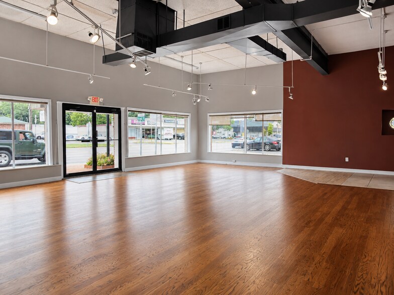 Primary Photo Of 432 Broad St, Shrewsbury Storefront For Lease