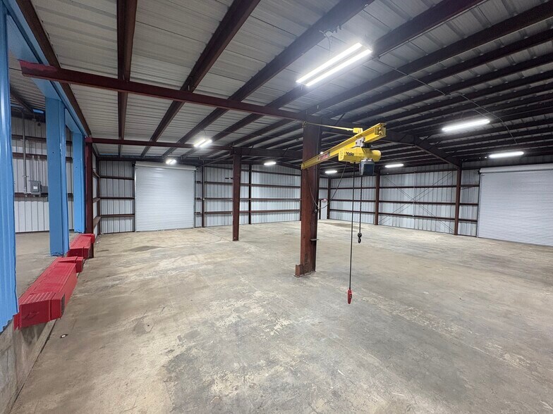 More Photos Of 2001 Zapata St, Freeport Manufacturing For Lease