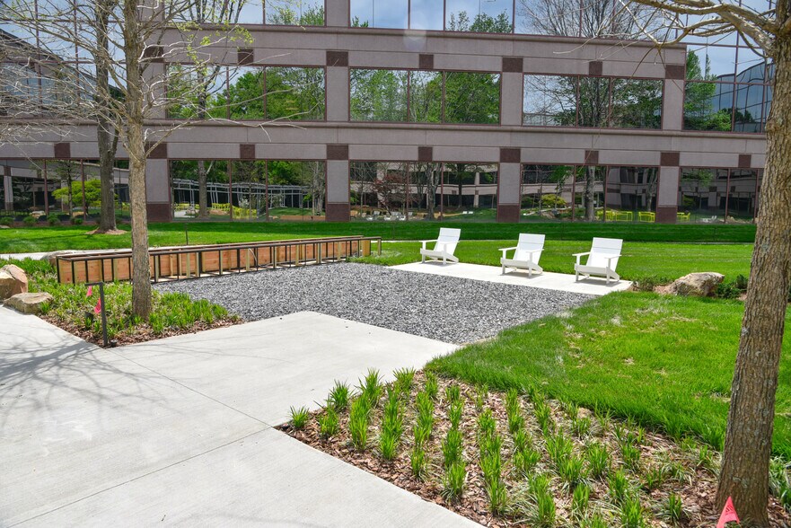 More Photos Of 800 Parc Pt, Alpharetta Unknown For Lease