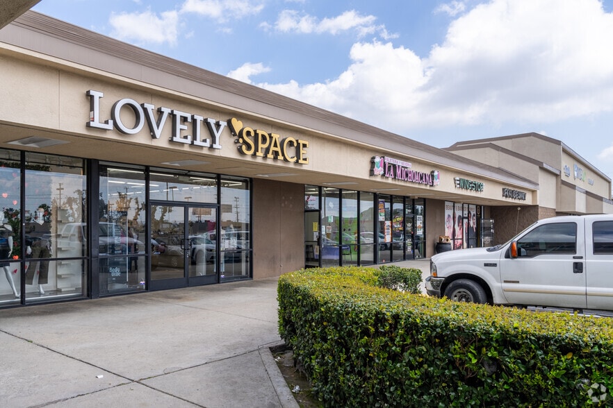 More Photos Of 12727-12765 Van Nuys Blvd, Pacoima Storefront For Lease