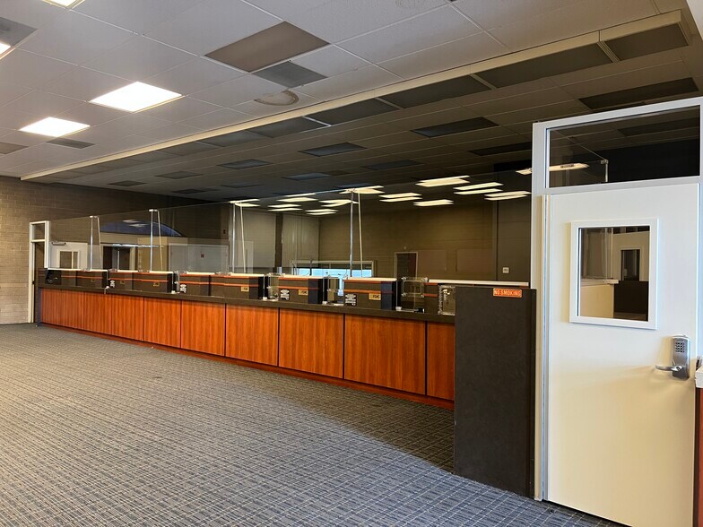 More Photos Of 1800 Arden Way, Sacramento Bank For Lease