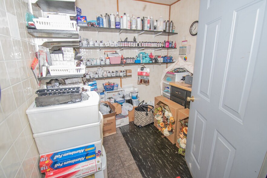 More Photos Of 3861 Main St, Mineral Ridge Office For Sale