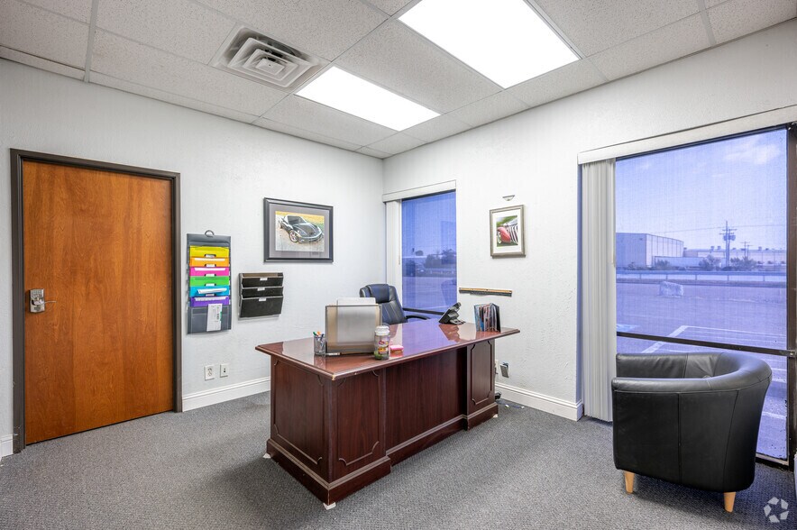 More Photos Of 1210 Metro Park Blvd, Lewisville Distribution For Lease