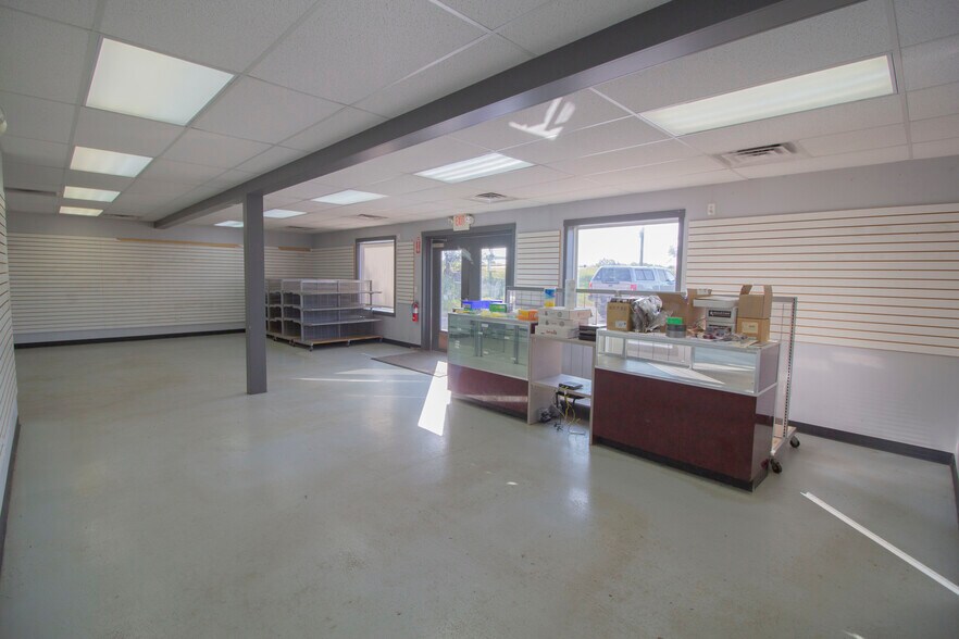 More Photos Of 1171 M-89, Plainwell Auto Repair For Lease