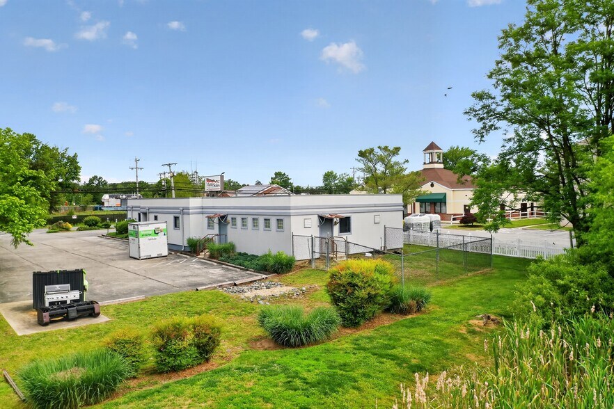 More Photos Of 2242 Old Washington Rd, Waldorf Veterinarian Kennel For Sale