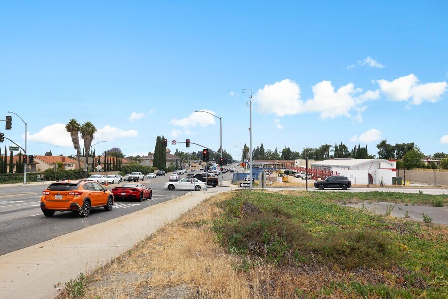 More Photos Of 2507 E Ball Rd, Anaheim Freestanding For Sale