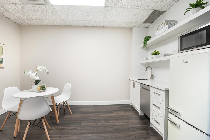 More Photos Of 2155 Dunwin Dr, Mississauga Office Residential For Sale