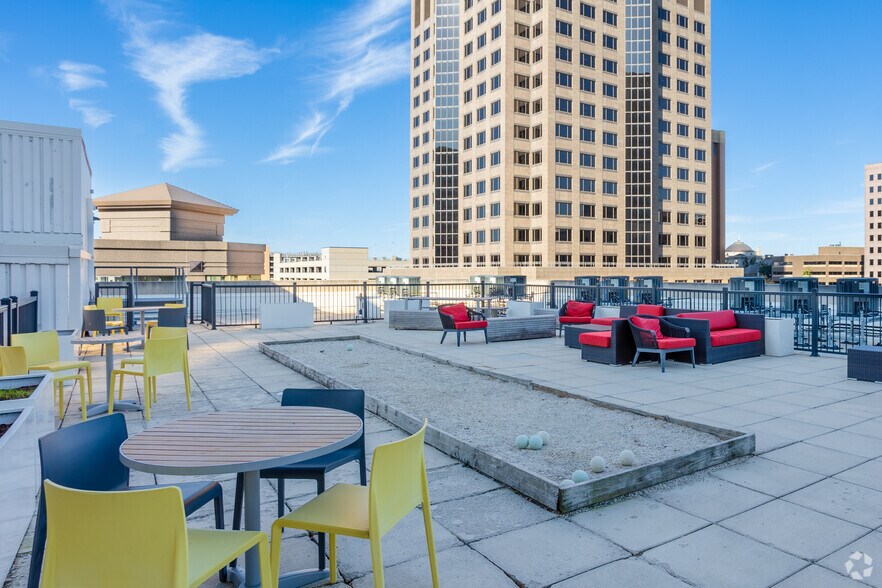 More Photos Of 717 Locust St, Des Moines Apartments For Lease