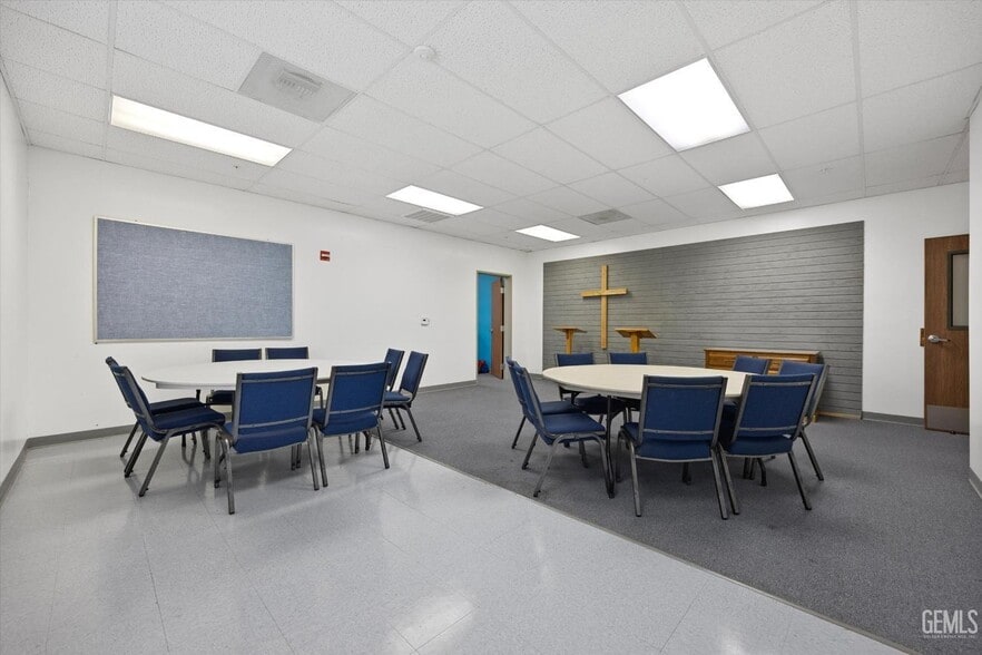 More Photos Of 425 S H St, Bakersfield Religious Facility For Sale