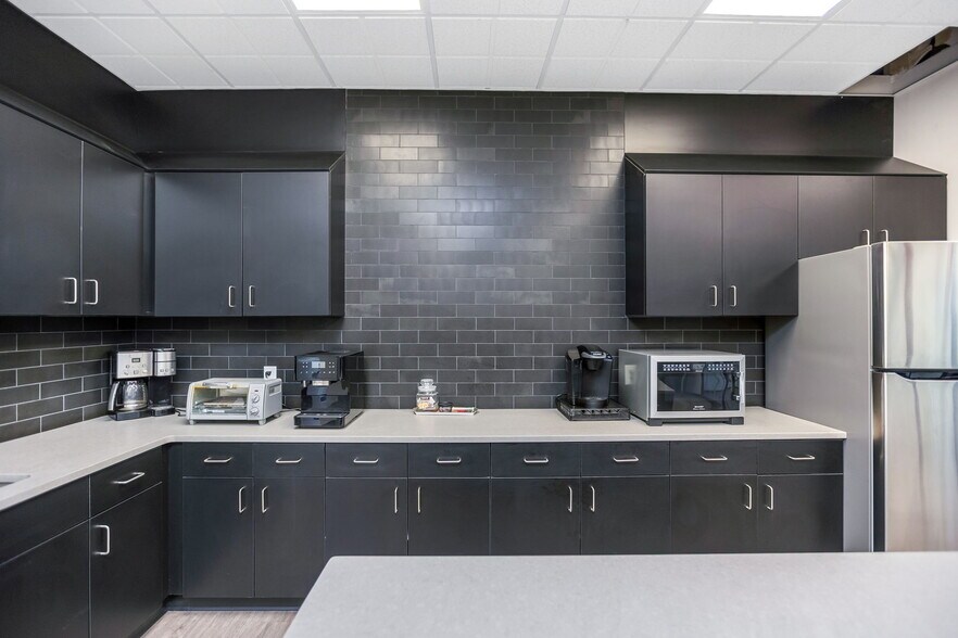 More Photos Of 808 Rhoads Ave, Columbus Warehouse For Sale