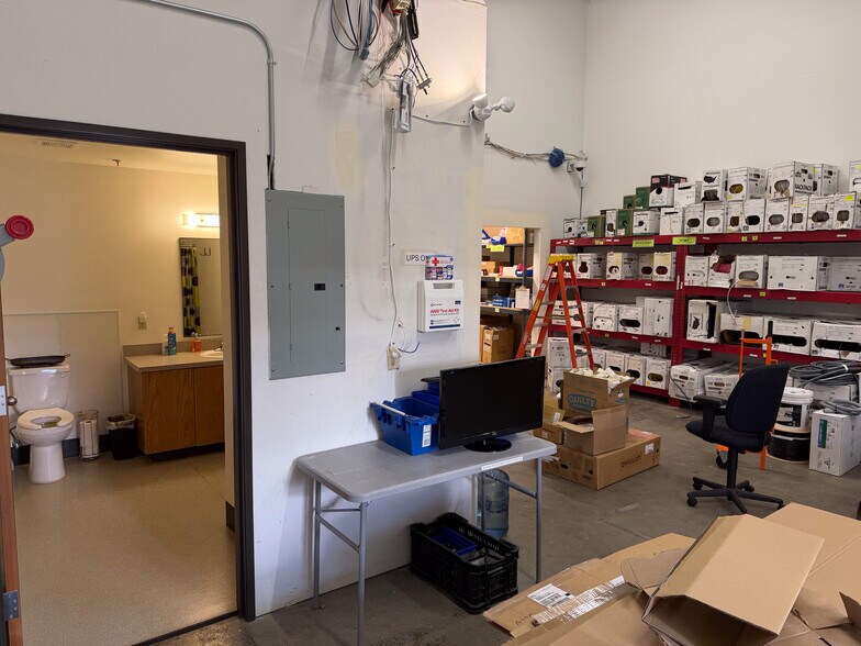 More Photos Of 27350 SW 95th Ave, Wilsonville Research And Development For Lease