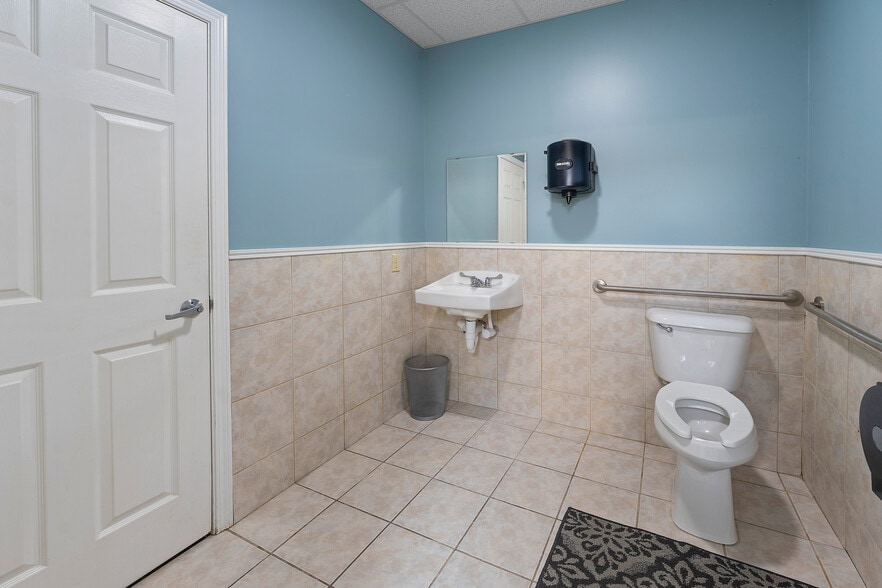 More Photos Of 4241 Kirk Rd, Austintown Office For Sale