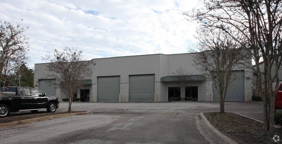 More Photos Of 11235 Distribution Ave, Jacksonville Warehouse For Lease