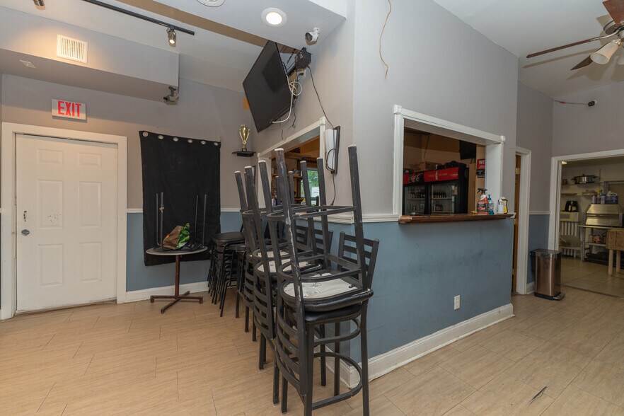More Photos Of 117 N Lake Ave, Albany Storefront Retail Residential For Sale